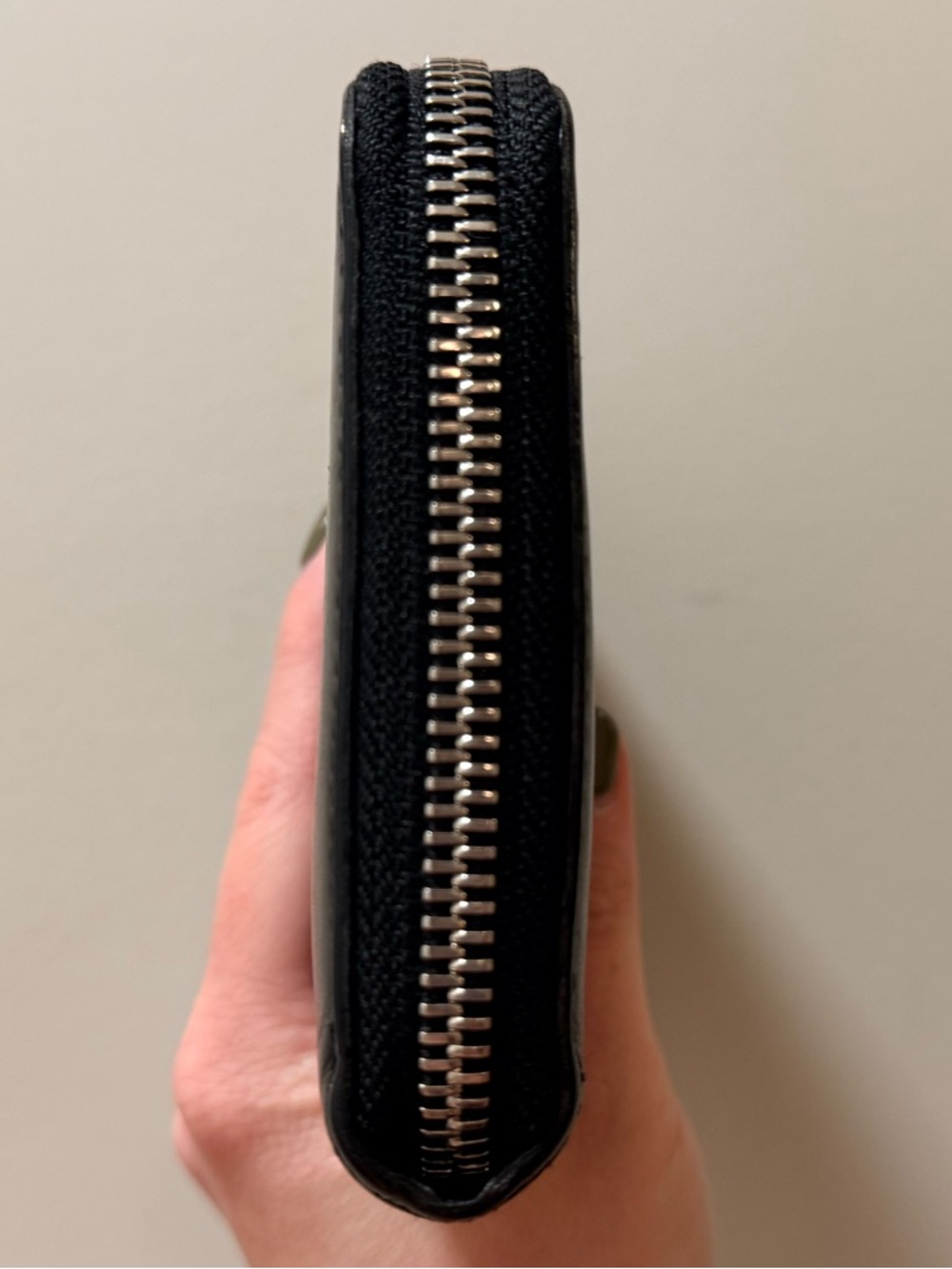 Authentic Louis Vuitton - Black Leather Zippy Wallet - Picture 5 of 10